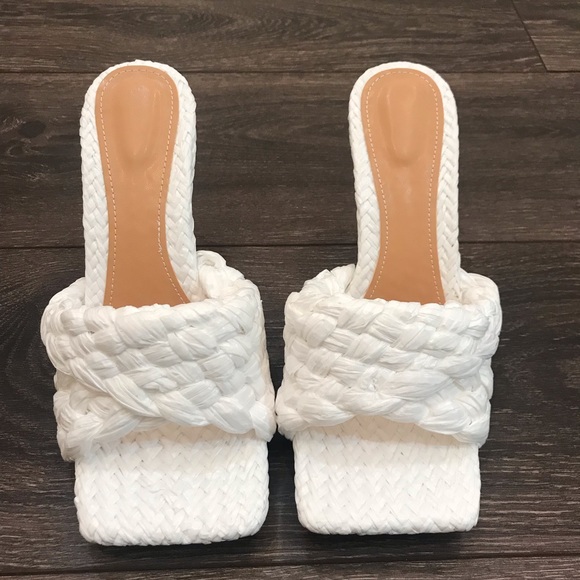 Raffia Stretch Sandals - Picture 2 of 6